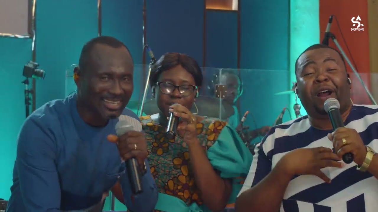 WOOOOOW !!!!! POWERFUL HOT PRAISE BY  SANDY ASARE, ELDER PATRIC AMOAKO AND SAMMY BAAH ( STUDIO LIVE)