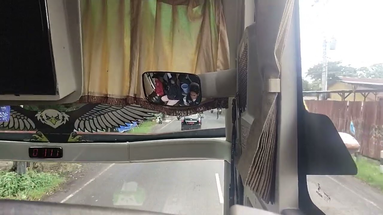 bus trans Talia jetbus 5 di pantai Parangtritis