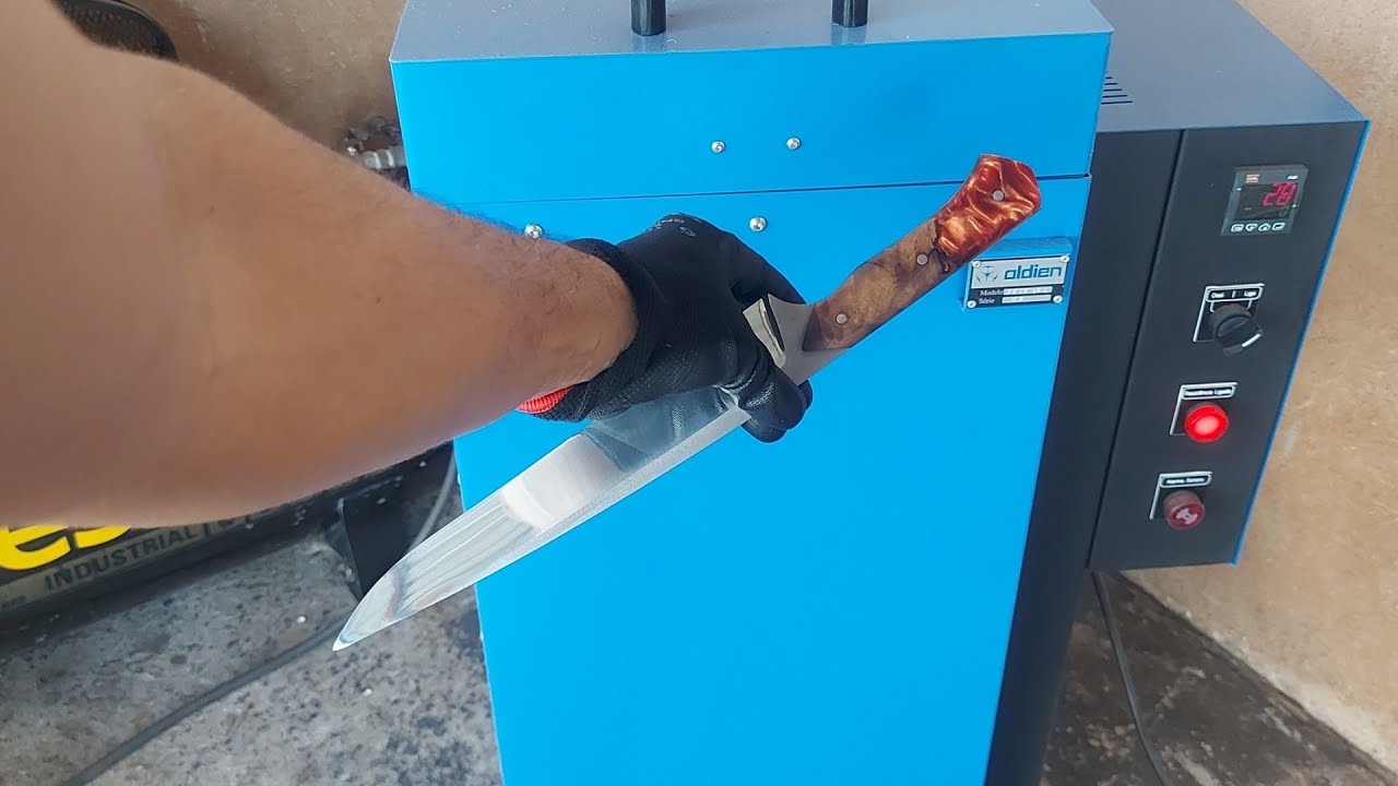 Fixando um cabo full tang e fazendo acabamento