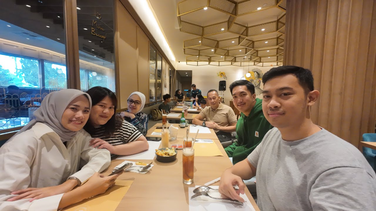 LEBARAN HARI KE 3 DAN JALAN-JALAN KE PONDOK INDAH MALL