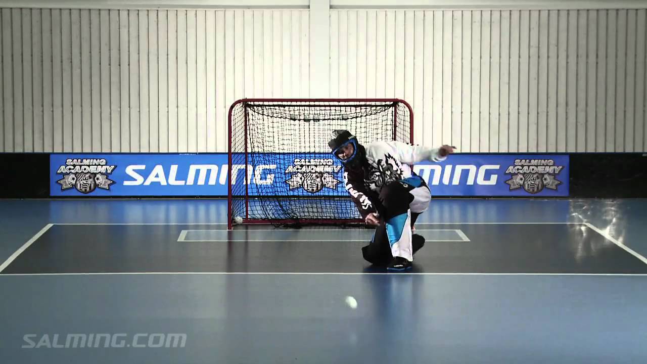 Salming Academy Goalie - Pitching technique two - underarm throw