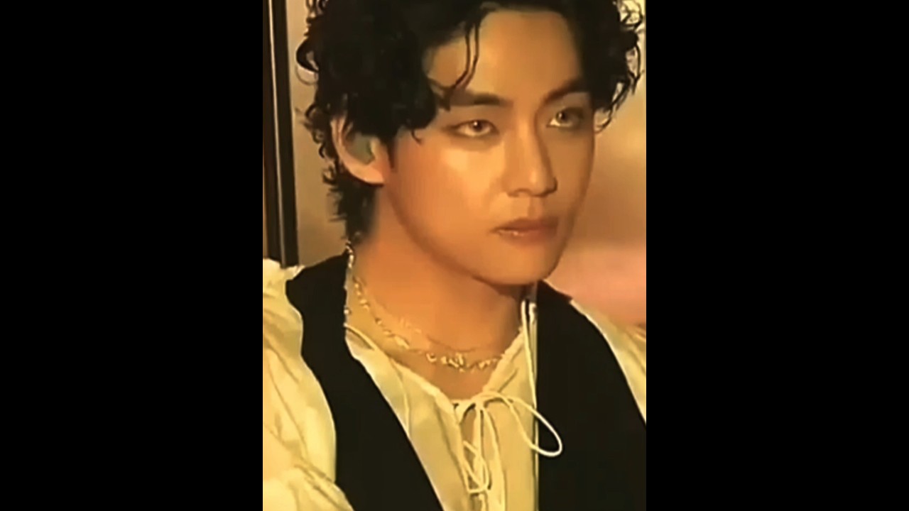 is he a Prince!/bts v editing/song editing #treandingshort #kimtaehyung #bts #taehyungimpact