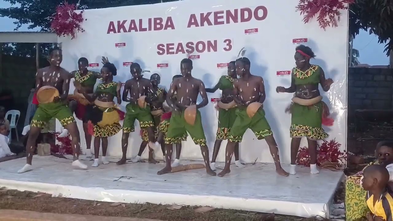 TRADITIONAL  DANCERING IN AFRICA  MEET  USA 