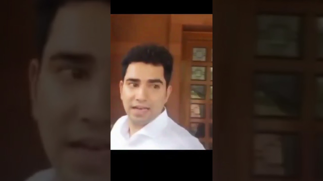 Samay Raina in SC. ANI Reporter: Would you like to say something? Samay: I supportMohak Mangal