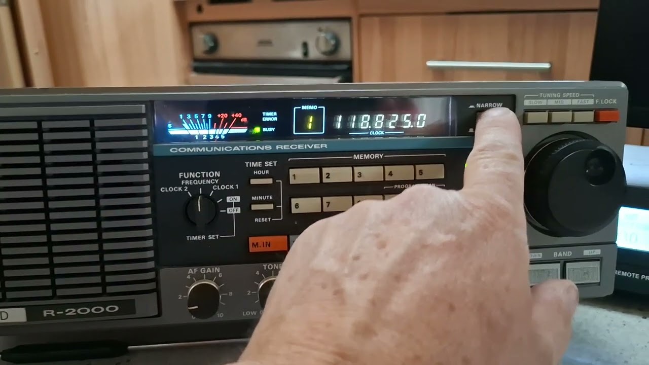 kenwood r2000 communications receiver on vhf