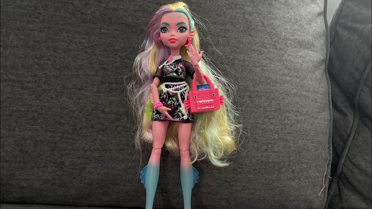 Unboxing Monster High lagoons blue doll (so pretty) ￼￼
