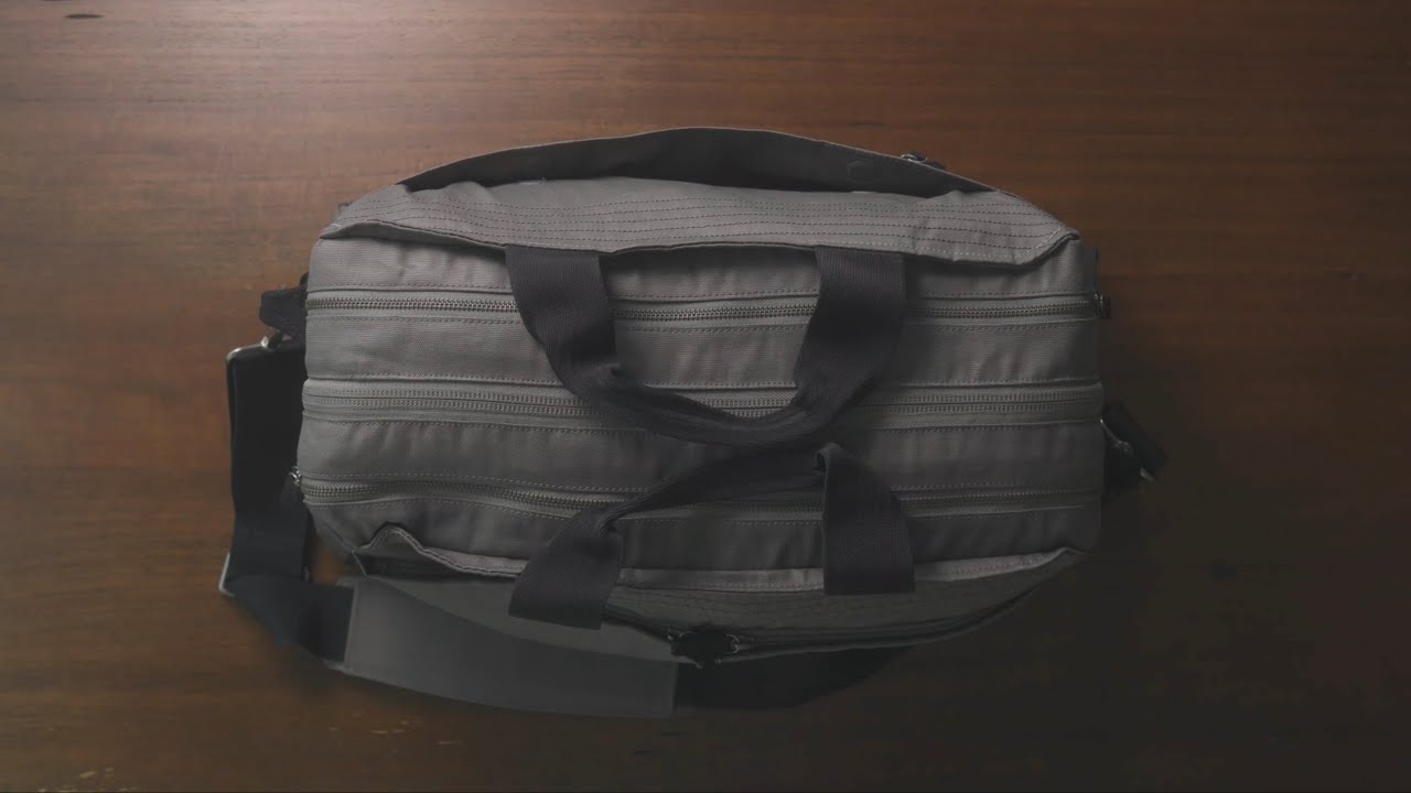 What's in My Bag? | Minimalist Travel Bag
