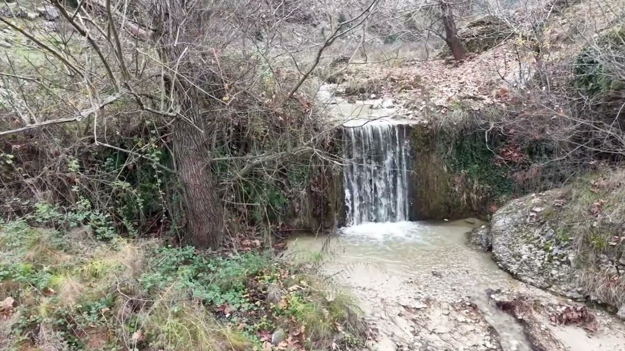 Το φαράγγι των Σερβίων από ψηλά.