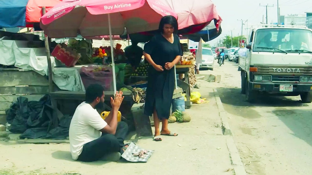 Un milliardaire se fait passer pour un mendiant afin de trouver le grand amour - film nigérian