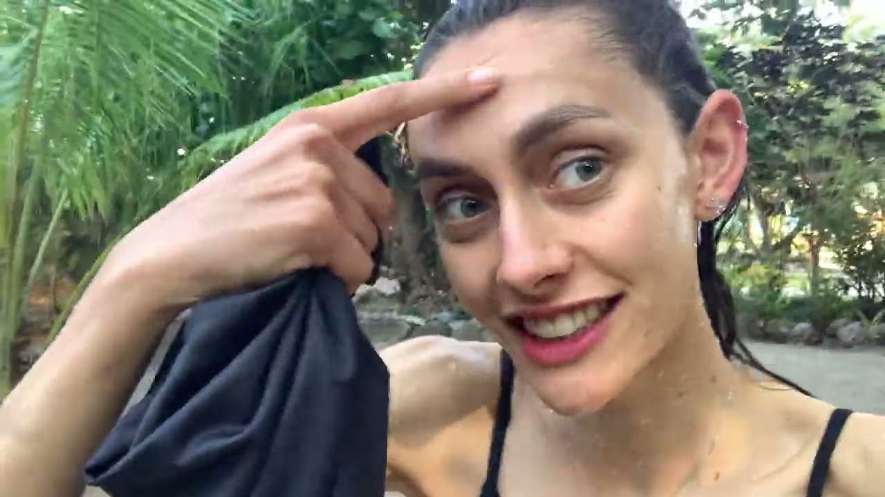 FIJI Travel Vlog: Barefoot Kuata - Diving with BULL SHARKS