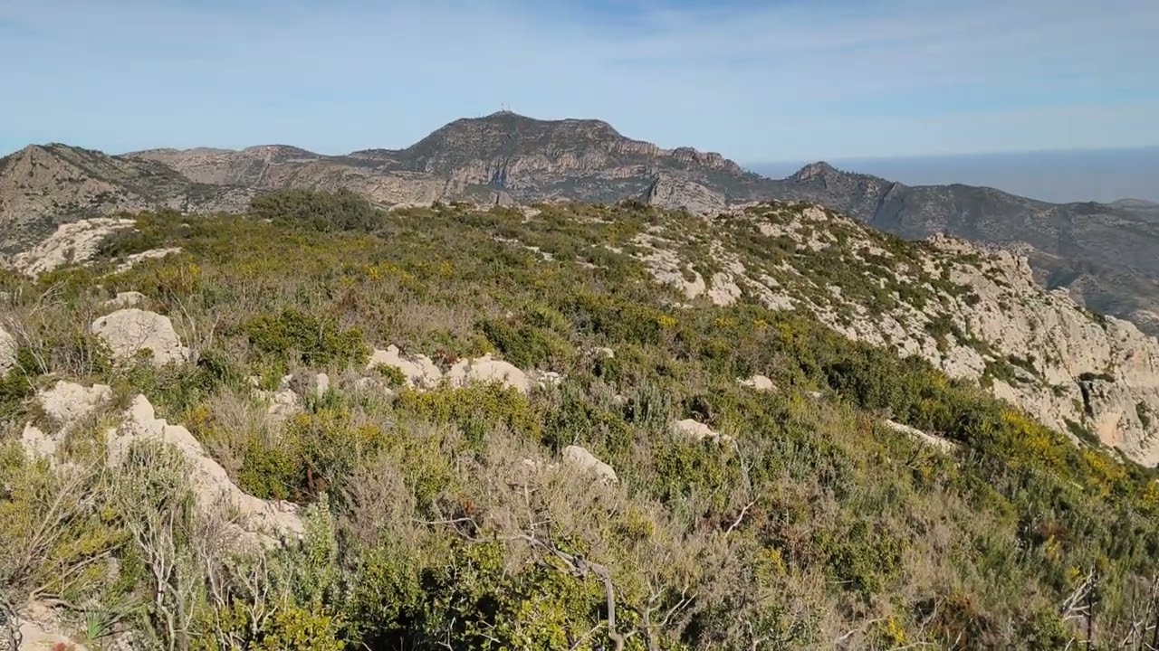 Lluntxent. Alt de Barreres. Penya de la Barca. Puig Agut. Castell de Vilella. .