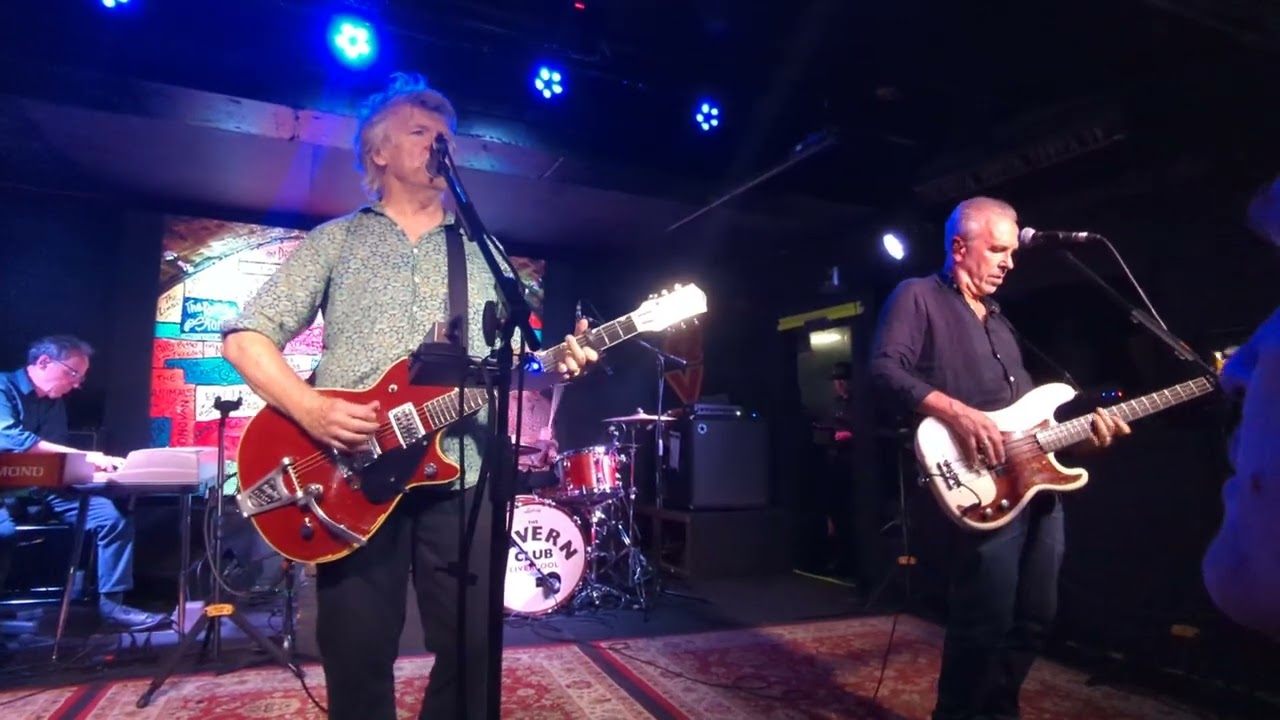 Crowded House at the Cavern Club- Groove Is in the heart/Distant Sun (6th Oct 2024)