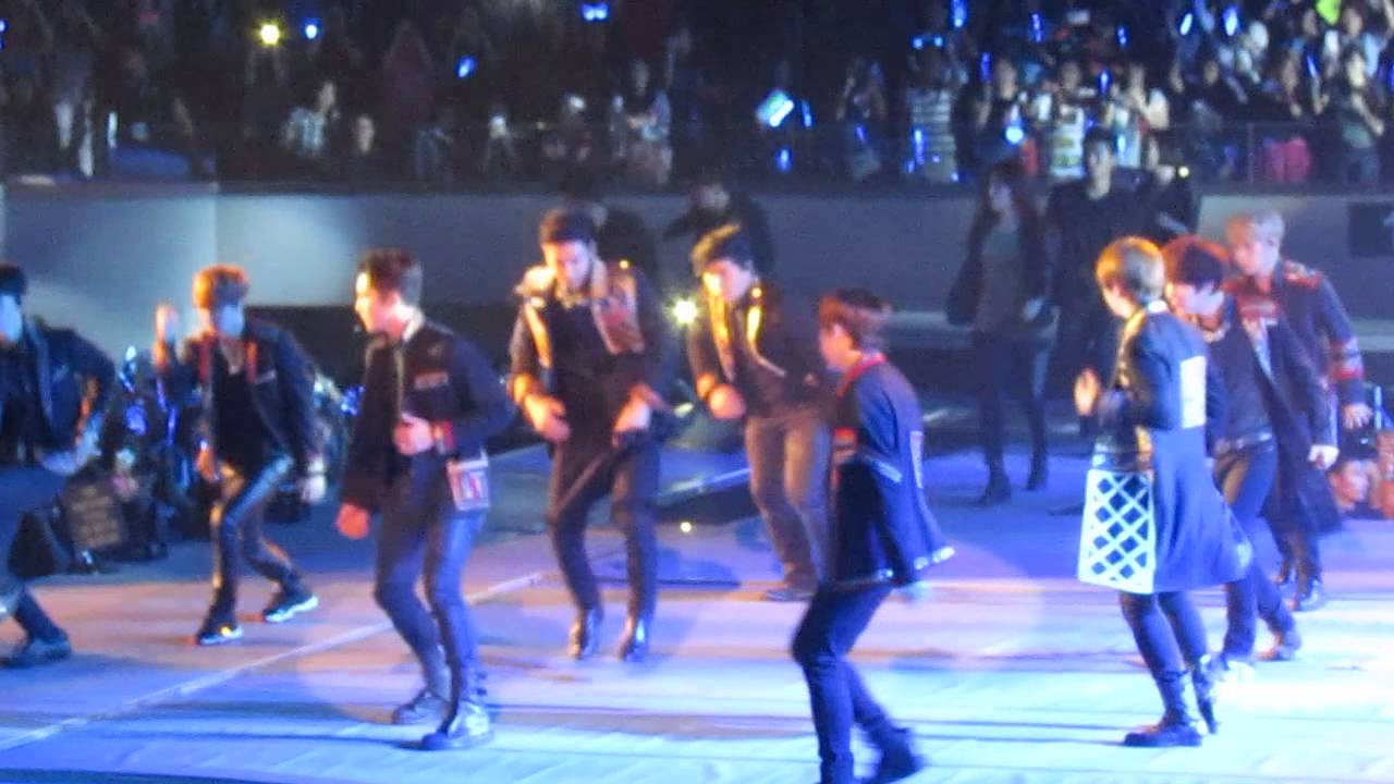 [FANCAM] 131024 SS5 Manila - Intro + Mr. Simple (Heechul & Donghae)