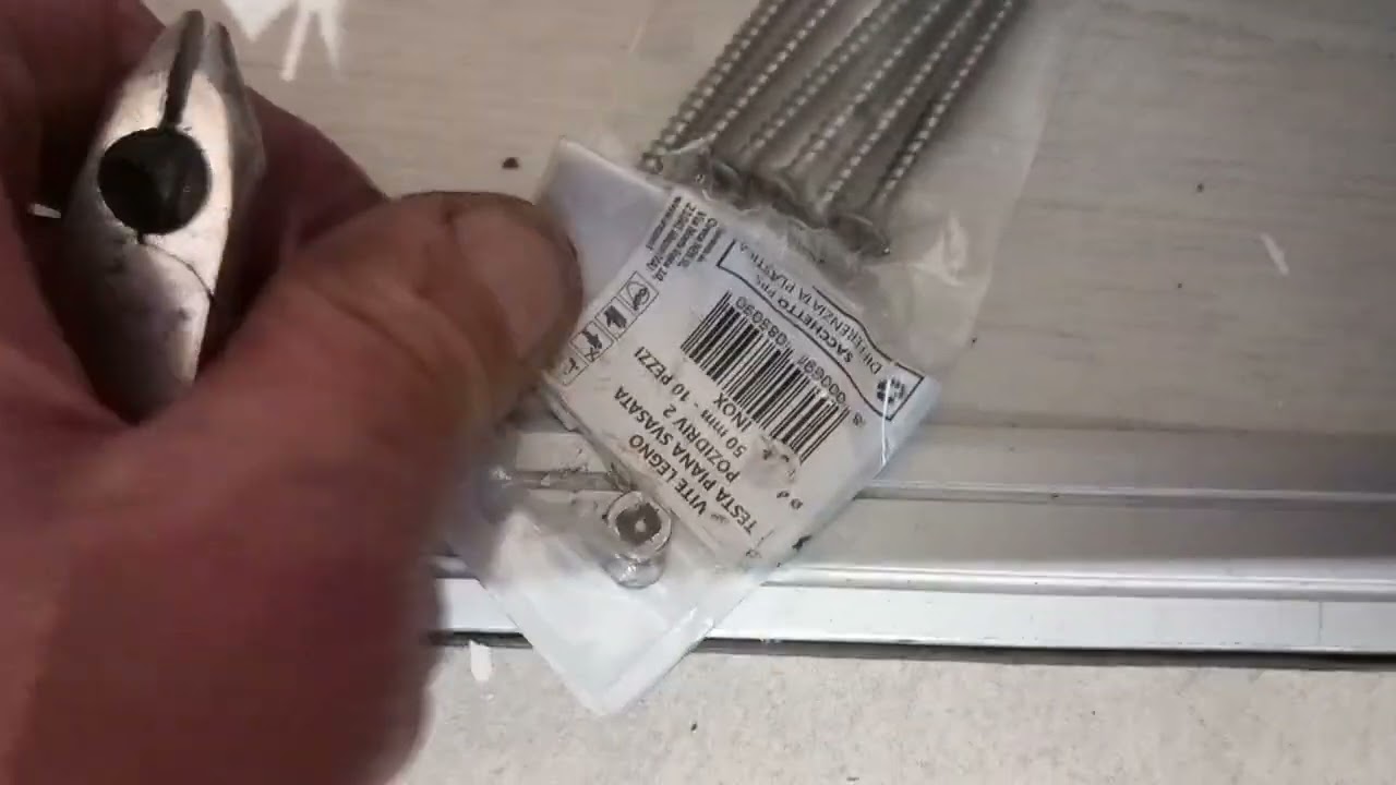 Vite slittata ,  rovinata , testata di vite , rotta , non esce  fuori vite , aiuto  Life Hack