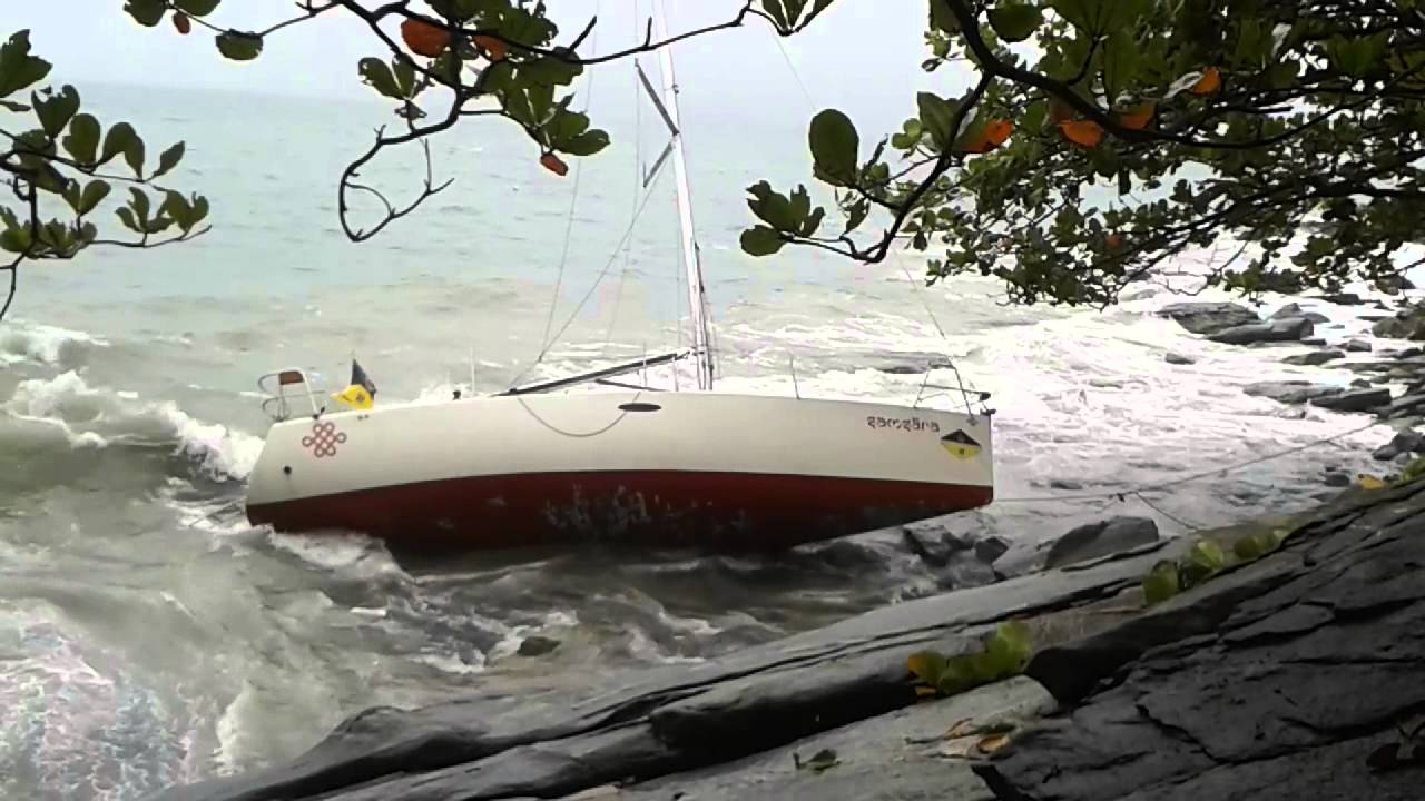 SEMANA DE VELA SCUNA  Skipper 30 da classe ORC, BATE NA LAJE DO VELOSO