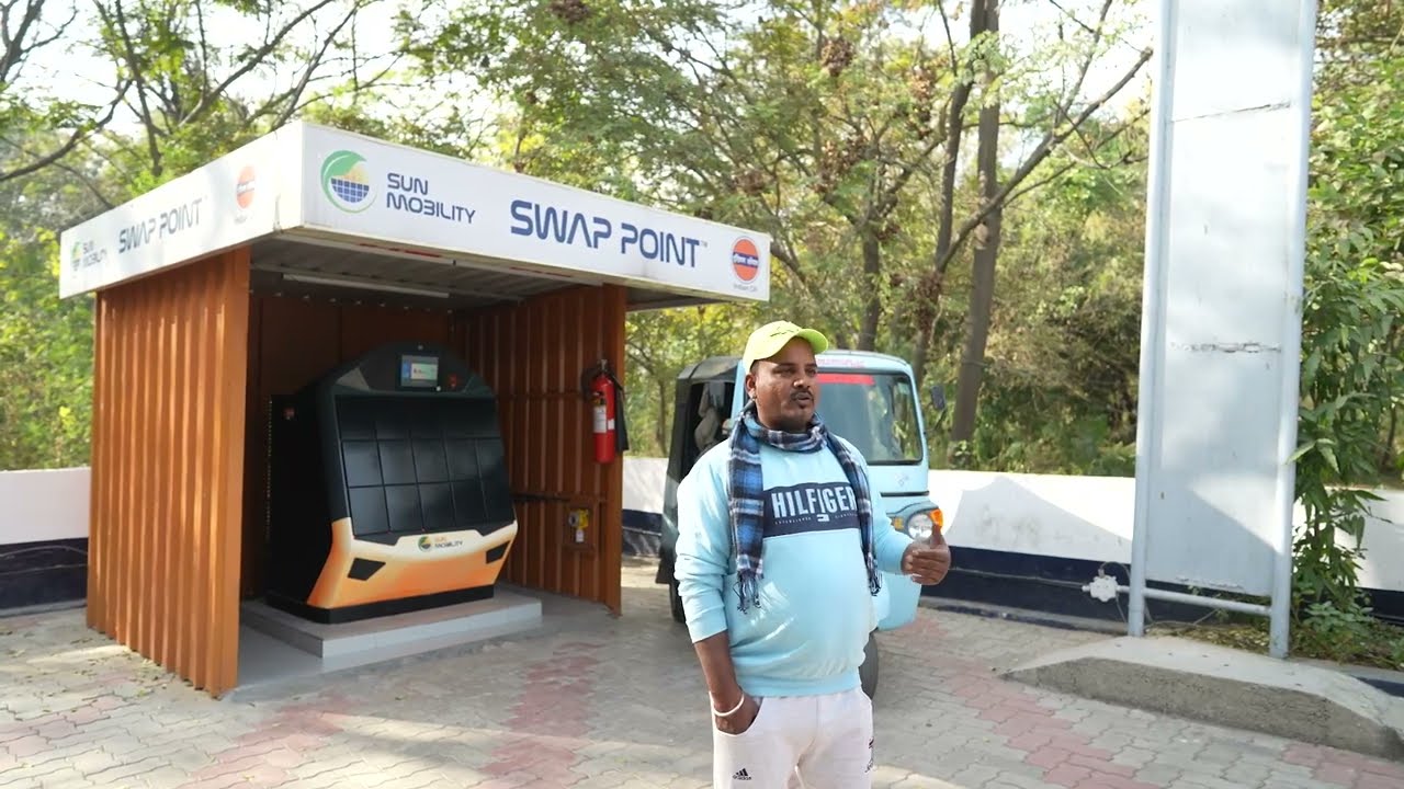 Driver partner shares 1 lakh km battery swapping  journey with SUN Mobility powered EV!