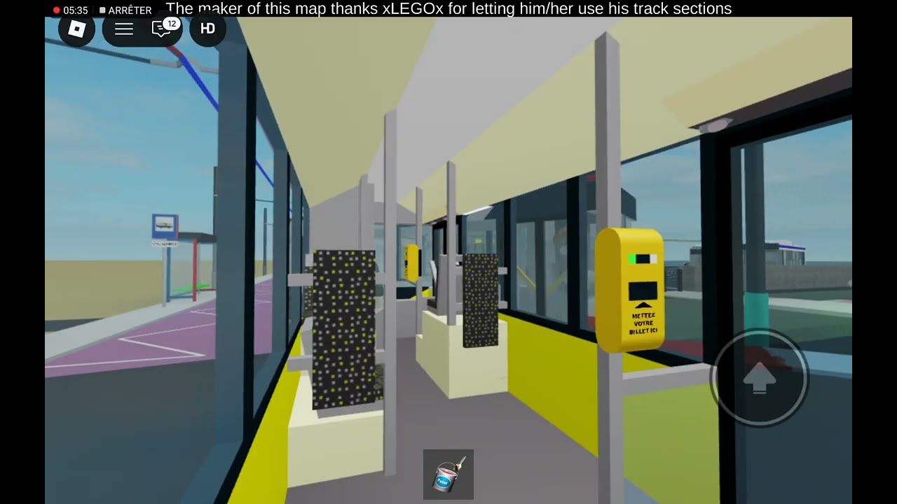 Bus jaune la ligne 126. 