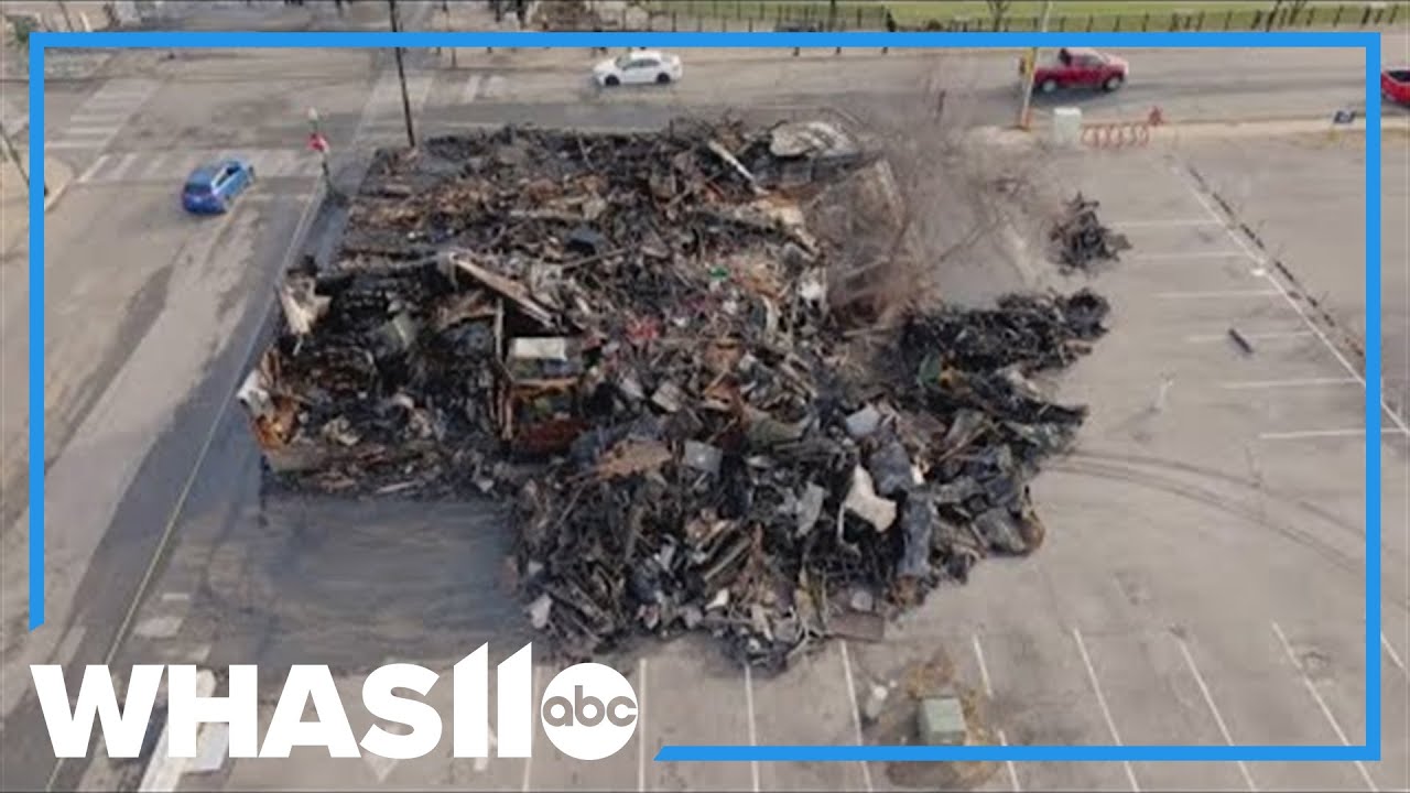 Clucker's restaurant in Jeffersonville leveled after massive fire
