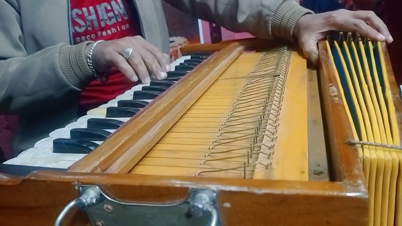 কম দামে ভালো একটি সেকেন্ড হ্যান্ড হারমোনিয়ামলাগলে যোগাযোগ করুন 01825 160 803 ধন্যবাদ 