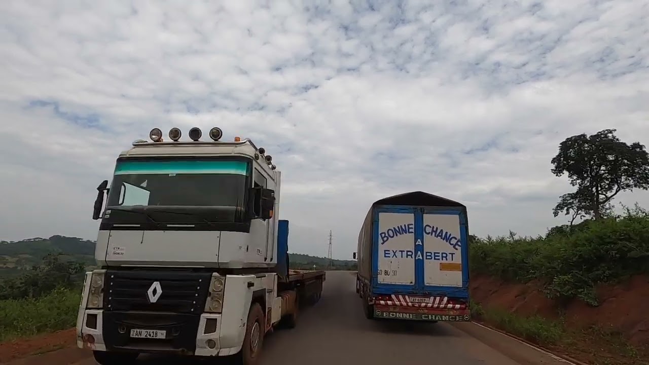 République de Guinée (Guinée Conakry) Route Mamou vers Dalaba Gopro Police à 05 min 33
