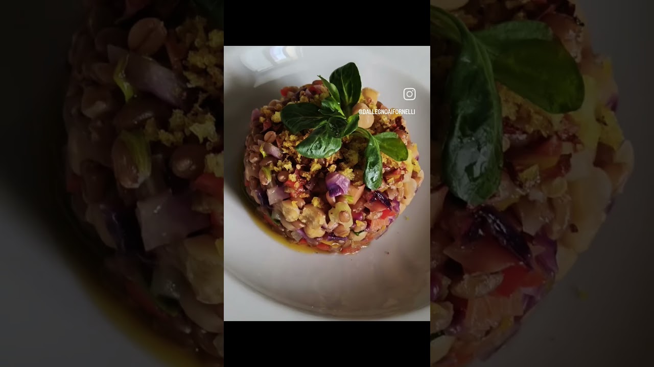 "Vegan food"Orzo perlato con brunoise di verdure croccanti e ceci. 