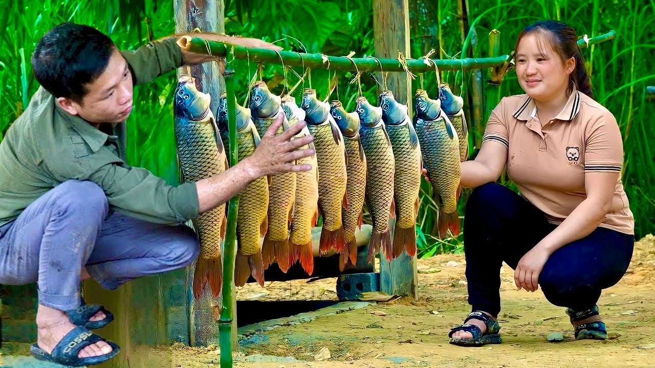 Catching Fish with My Wife to Sell at the Market - Caring for and Reviving the Farm