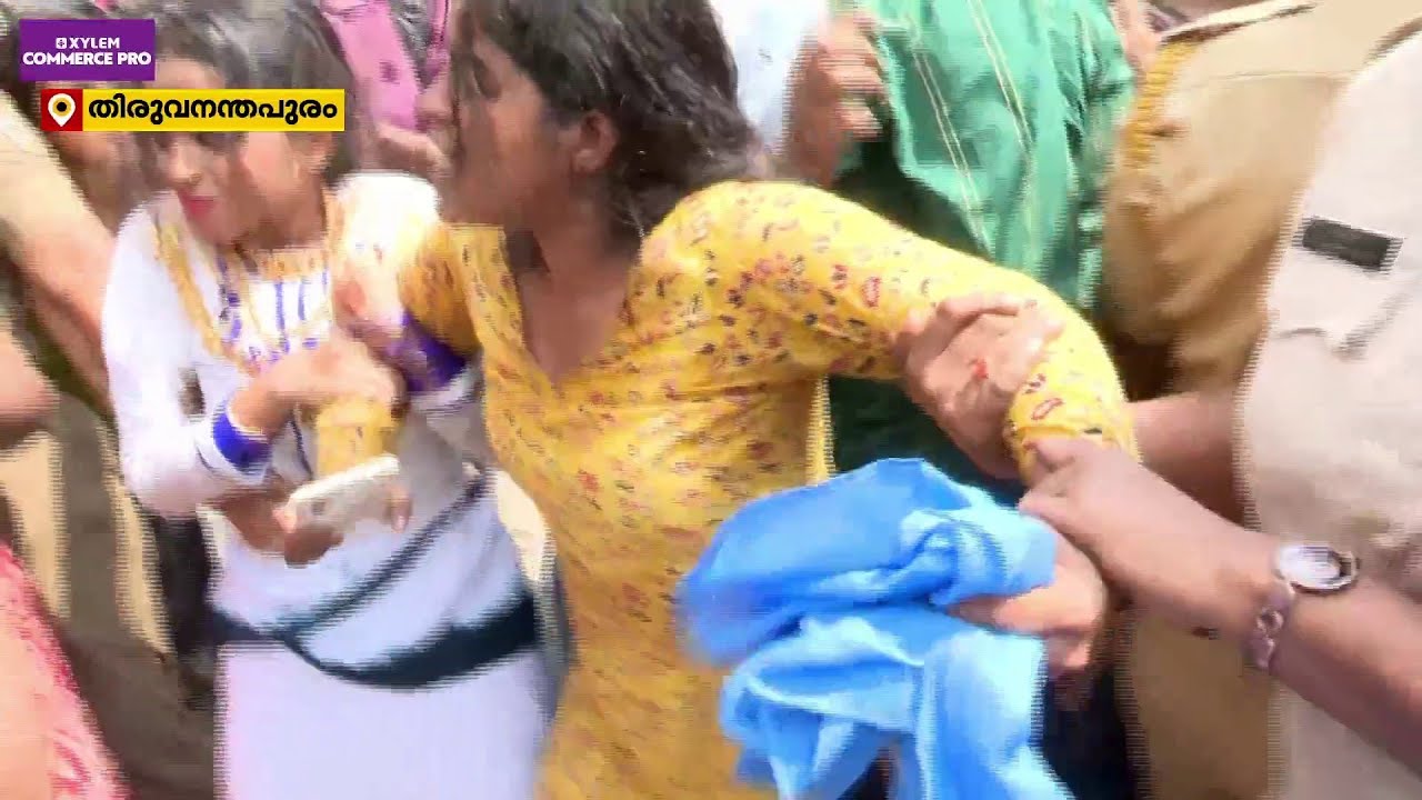 KSU പ്രവർത്തകരെ ബലം പ്രയോഗിച്ച് നീക്കി പൊലീസ് | Kerala University