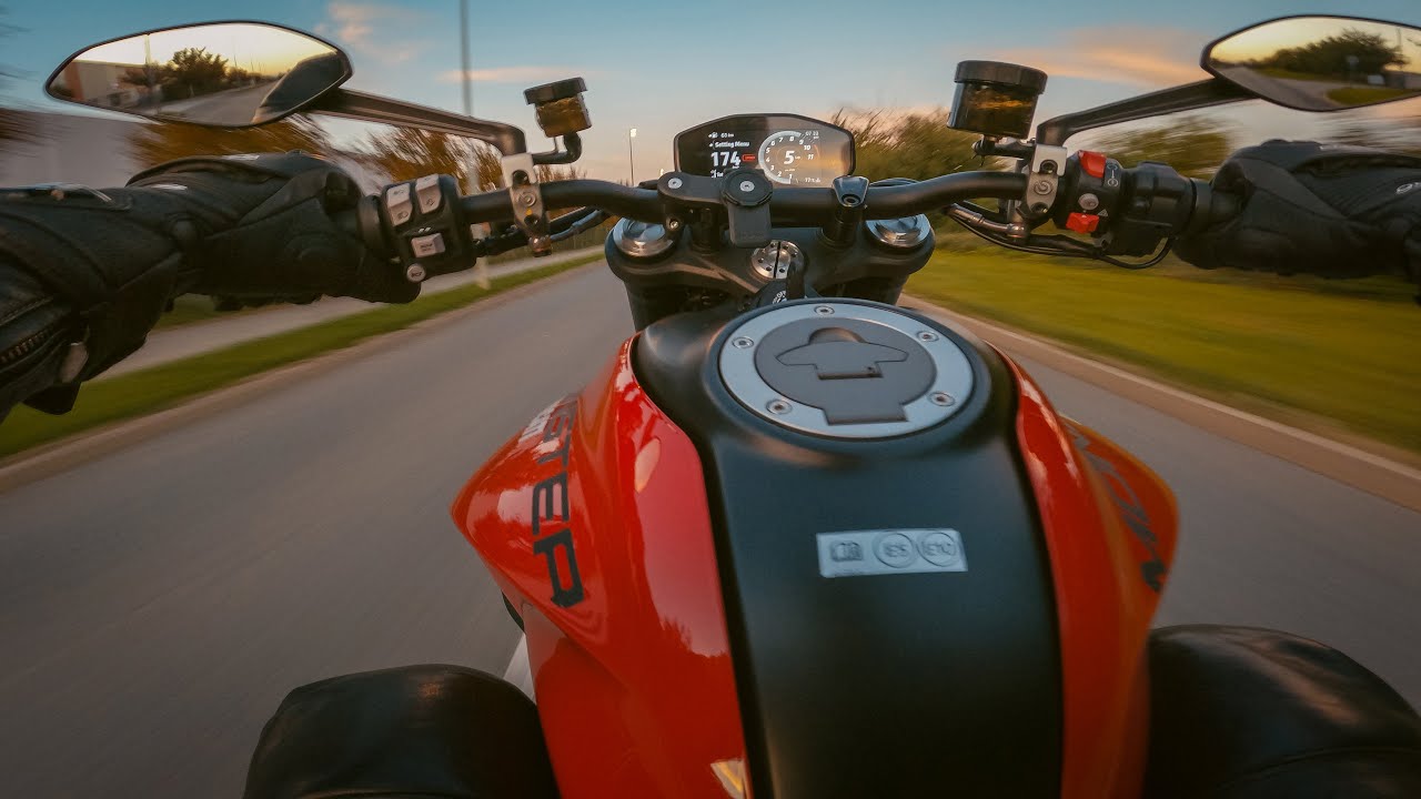 New Ducati Monster 937  Power Wheelies