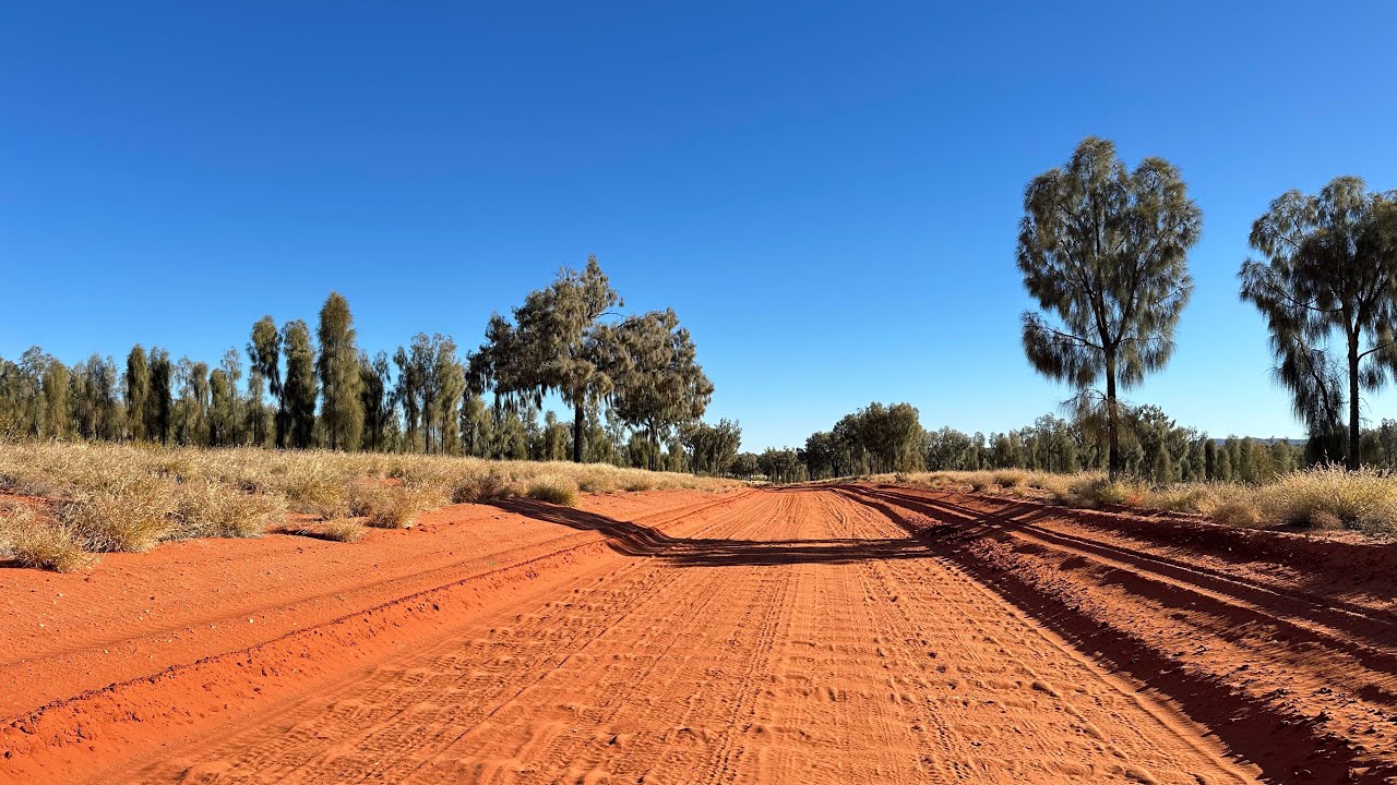 Ernest Giles Road (from Alice Spring to Kings Canyon)