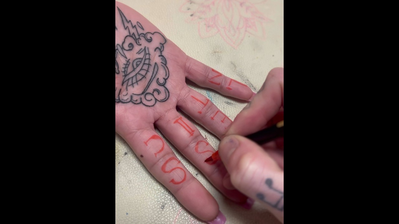 First time tattooing the palm side of fingers 😅 #inkedmag #tattoo #painfulltattoos #tattooartist