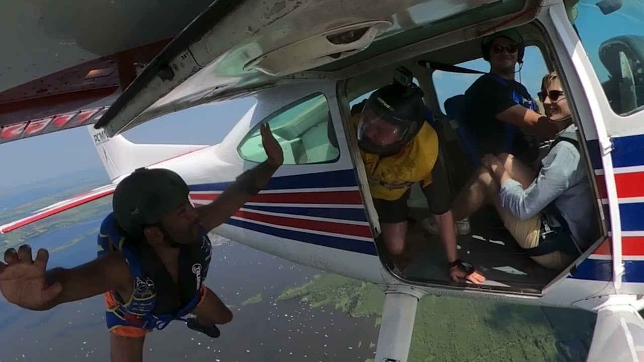 Watersprong | Loosdrechtse plassen | Funjump | Skydive Hilversum