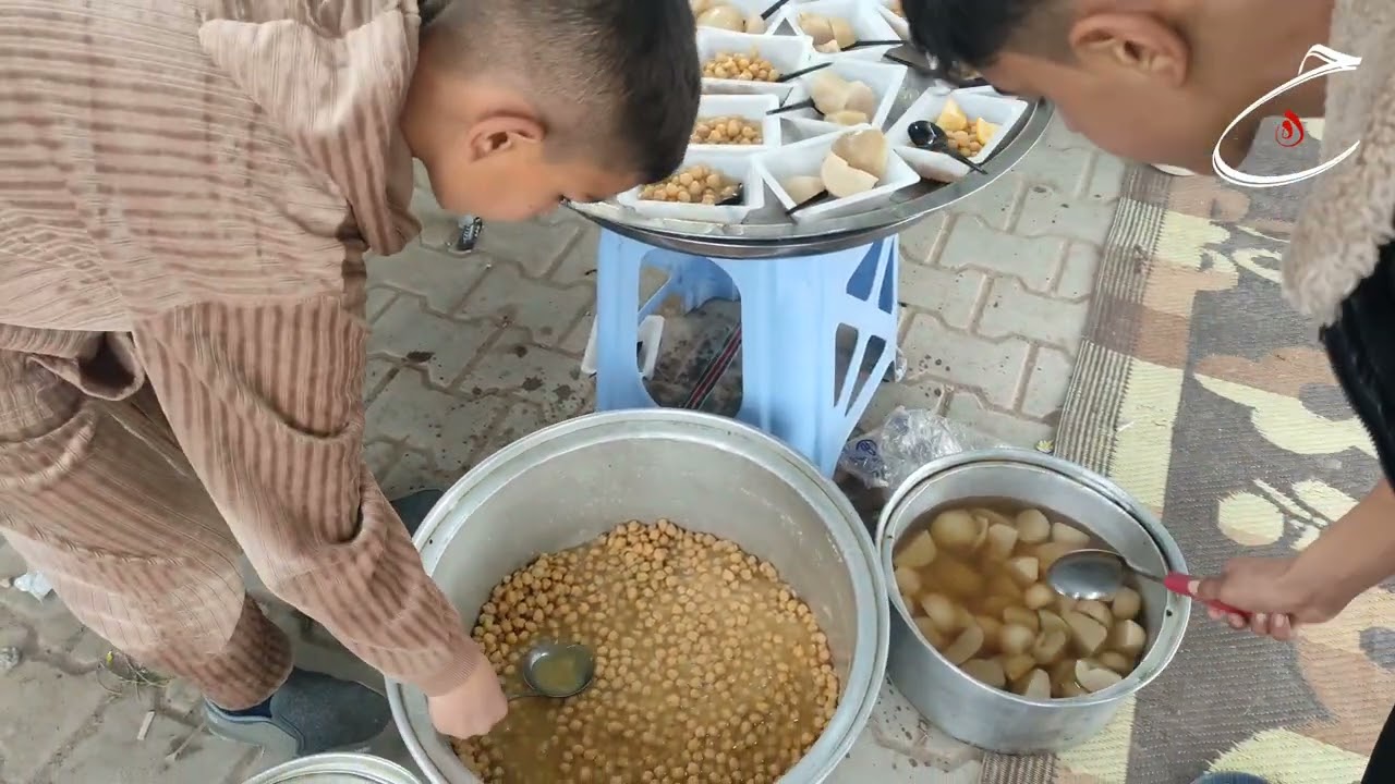 Serving lablabi:Iraqi boy's #voluntary efforts in imam Mahdi birthday celebration