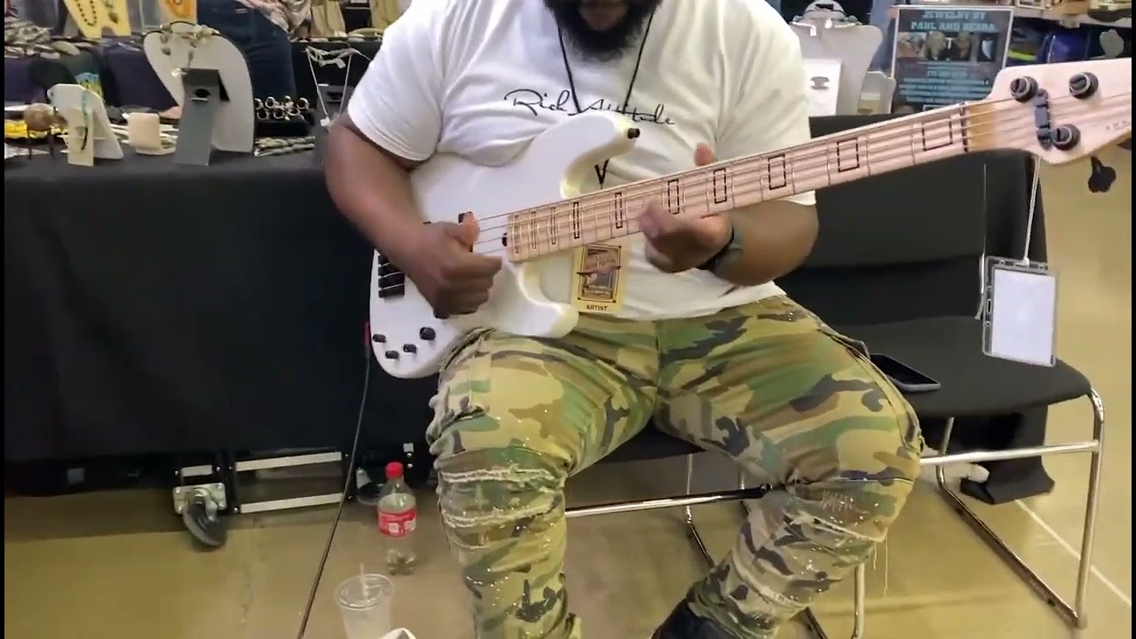 AnkaCustom - Shaun Gotti Testing a Jarius 5 strings -  Bass Demo