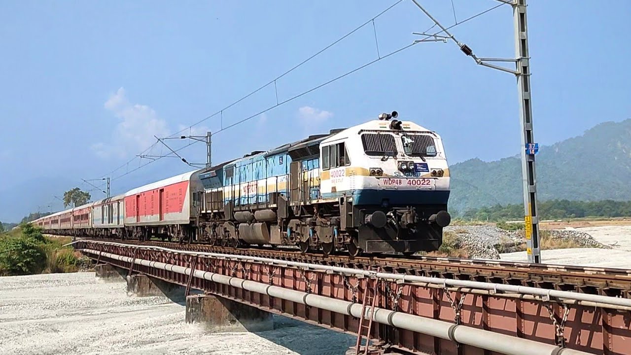 Karmabhoomi Express + Intercity Express + DEMU Passenger passing through the beautiful Leesh River