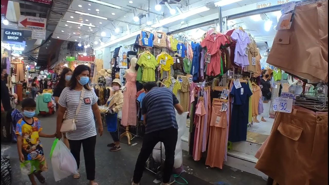 Pratunam Market ( shopping area ) Bangkok Thailand JUN 2022