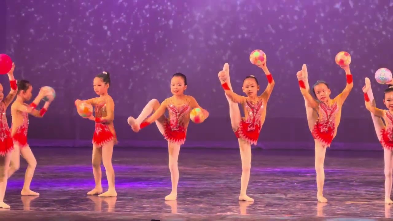 I am the best dance staring Evelyn 