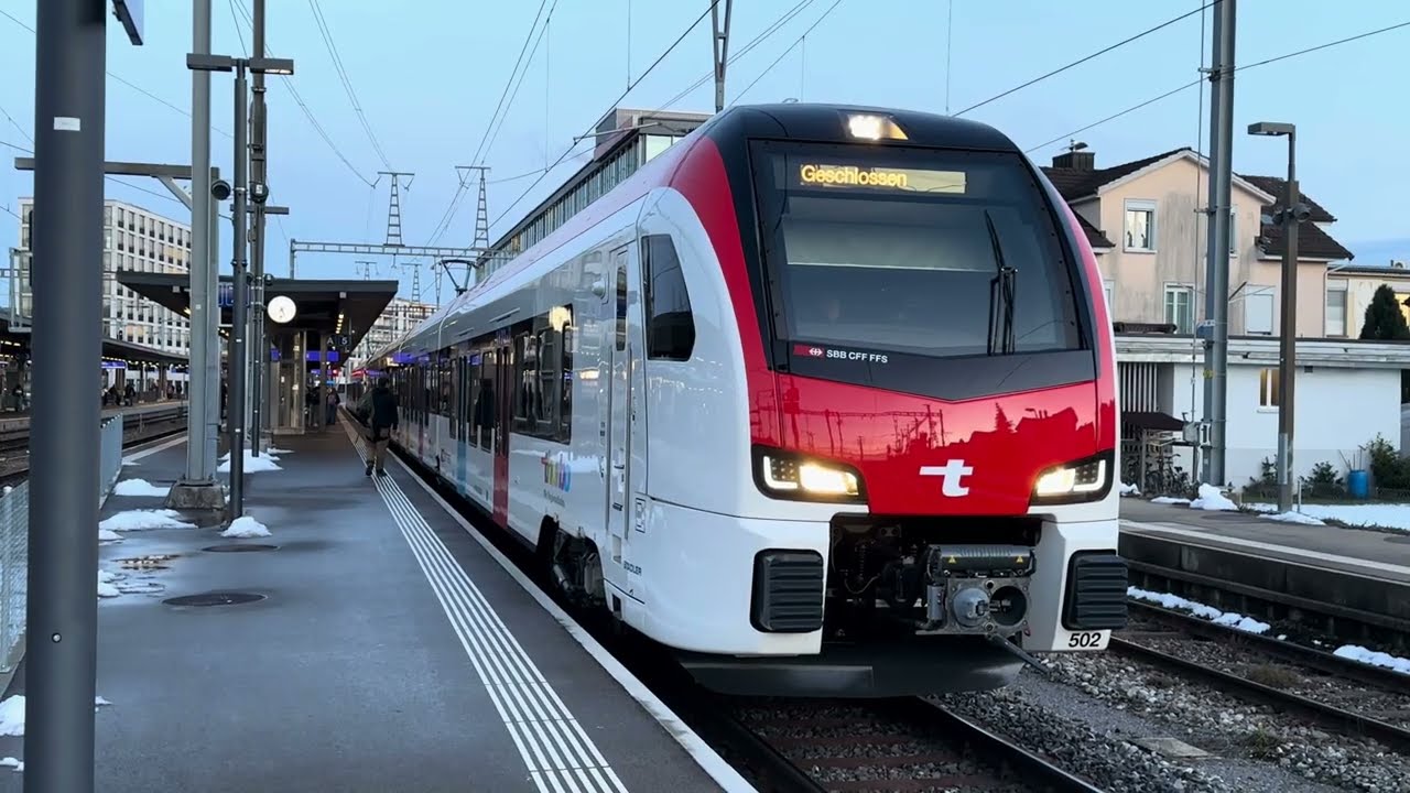 Ausfahrt des (Thurbo Flirt Evo) mit Doppeltracktion in Wil SG
