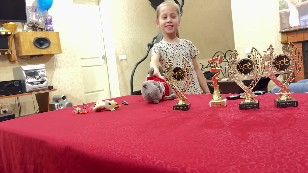 Кот Баси Милана танцует джайф чачу вальс