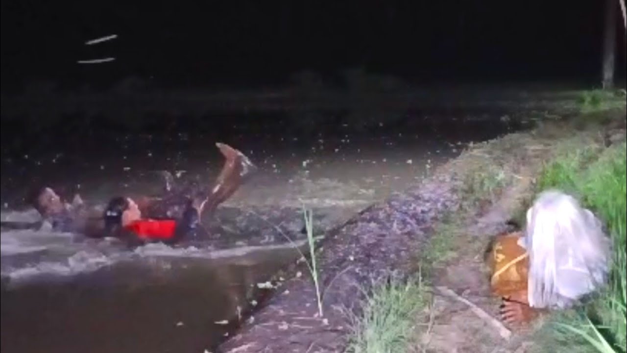 Best Compilation !!! Prank Horor Malam Hari Sampai Kecebur Lumpur || New Ghost Prank
