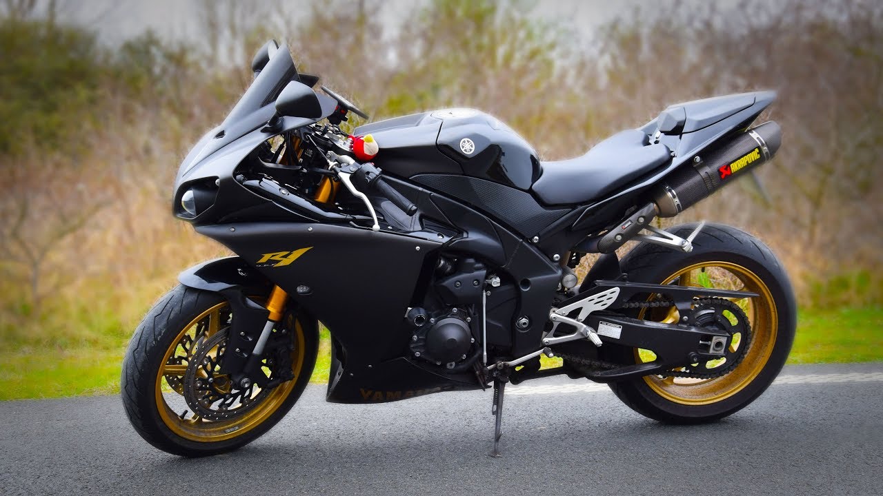 YAMAHA R1 AKRAPOVIC (200 chevaux) 🔥