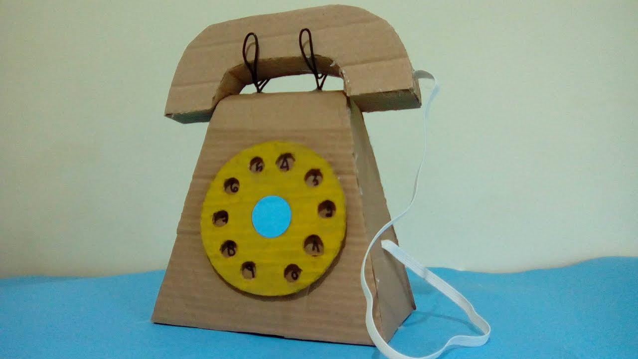 Como fazer um TELEFONE antigo de discar em papelão e materiais descartáveis e recicláveis DIY MAKER