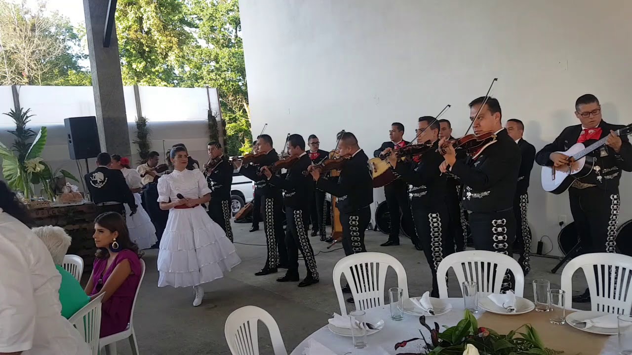 Mariachi de Marína (me nace del corazón)