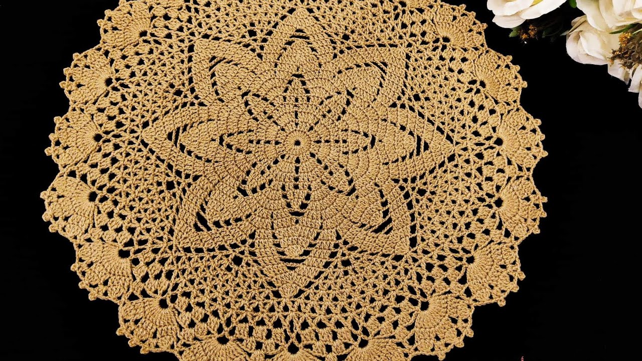 مفرش كروشيه دائري ( مدور ) بـ نقشة رقيقة و مميزة Crocheted Doily