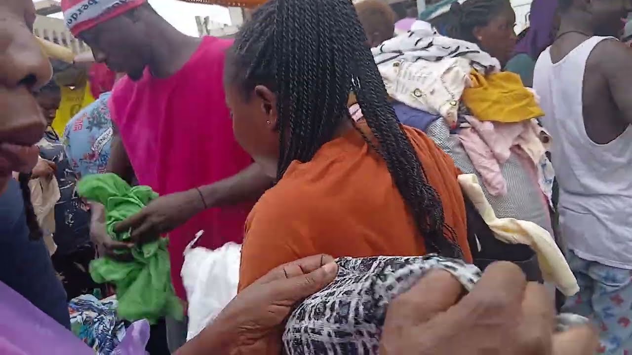 SECONDHAND CLOTHES SHOPPING AT KANTAMANTO A LOCAL MARKET IN ACCRA GHANA 🇬🇭 