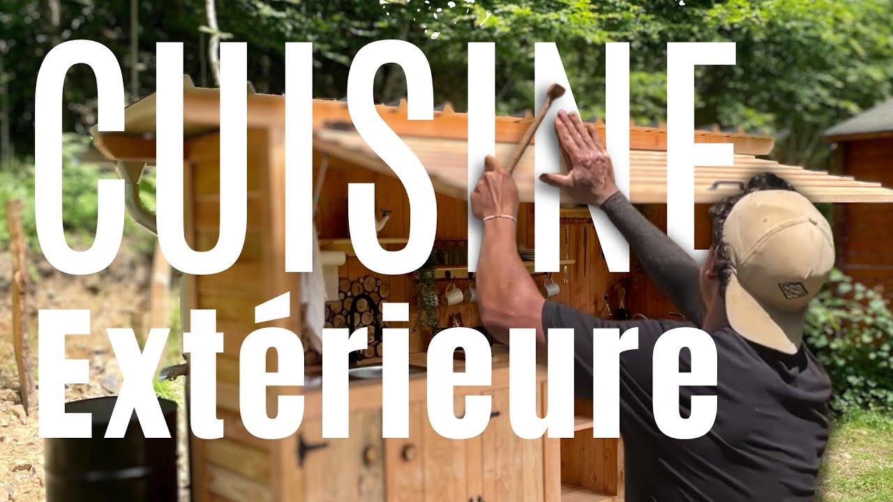 CONSTRUCTION D'UNE MAGNIFIQUE CUISINE EN BOIS EXTERIEURE