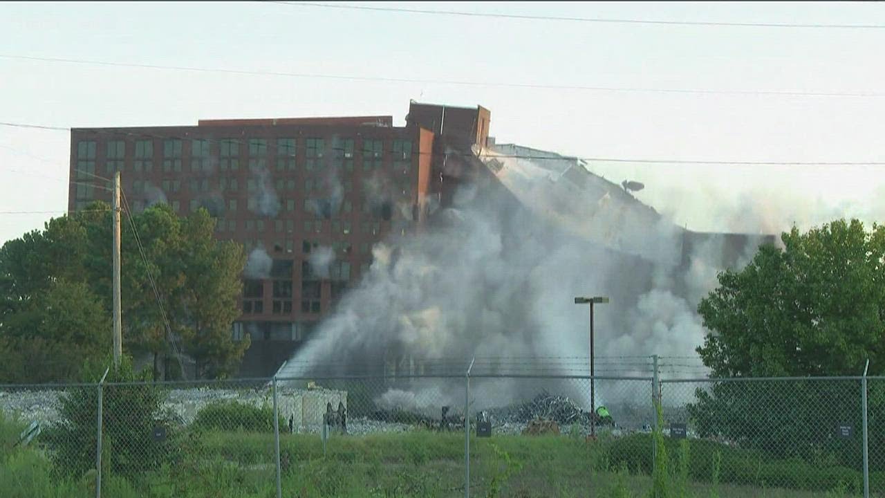 City of Atlanta implodes old airport hotel