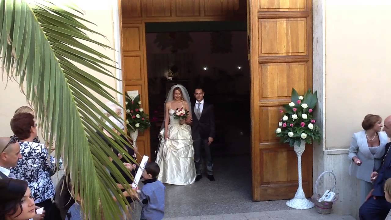 uscita sposi da chiesa