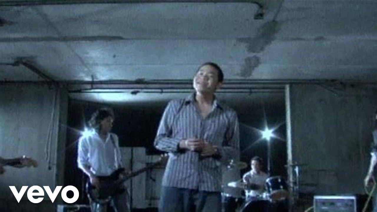 Flure - อะไร (Official Music Video)