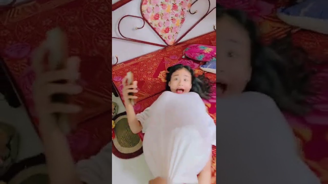 Trần Vy Vy Tik Tok - Nằm Xem Phim Bị Người Y&ecirc;u Troll