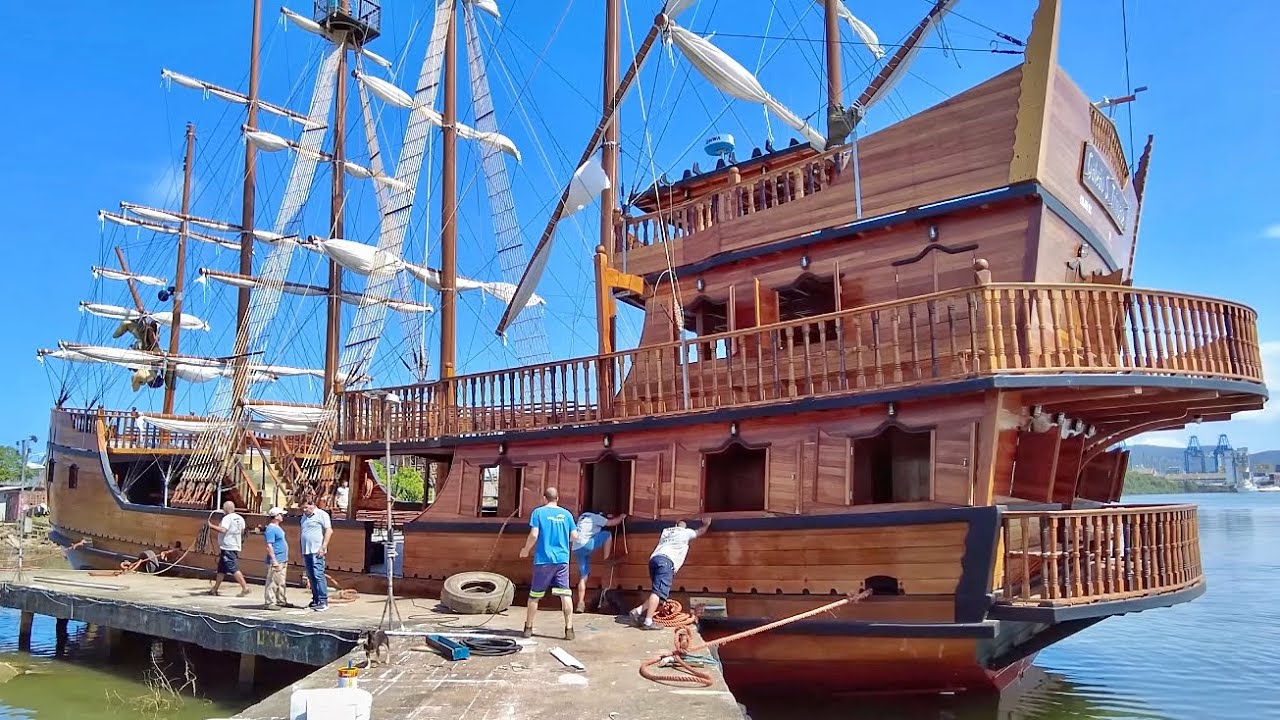 Viagem Inaugural do Maior Barco Temático do Brasil - Galeão Santa Trindade
